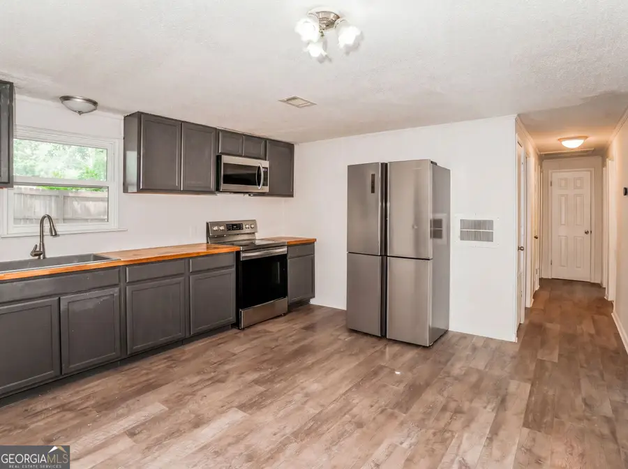 733 Sutton Street, Jesup, GA 31545 - #2