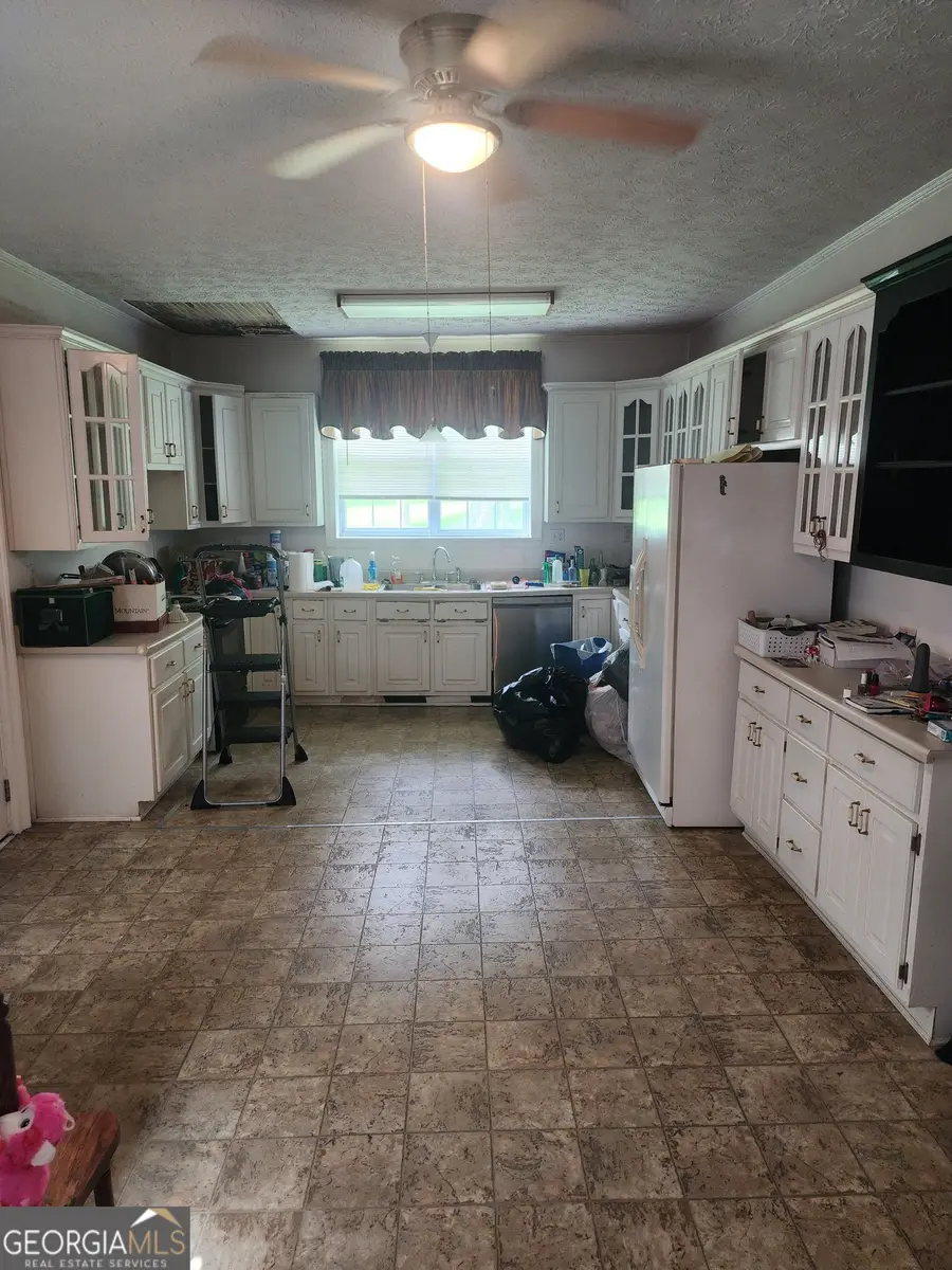 410 Zebulon Street, Barnesville, GA 30204 - #3