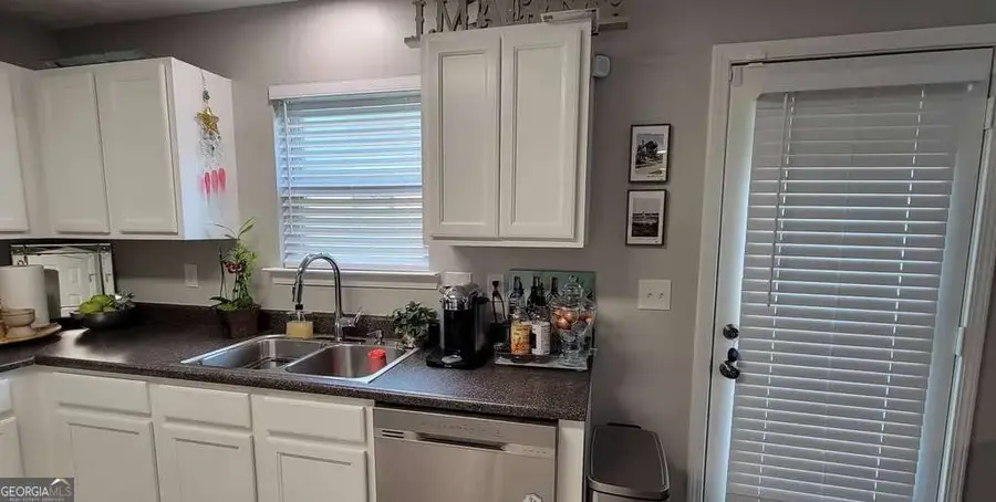 9517 Lakeview Road, Union City, GA 30291 - #2