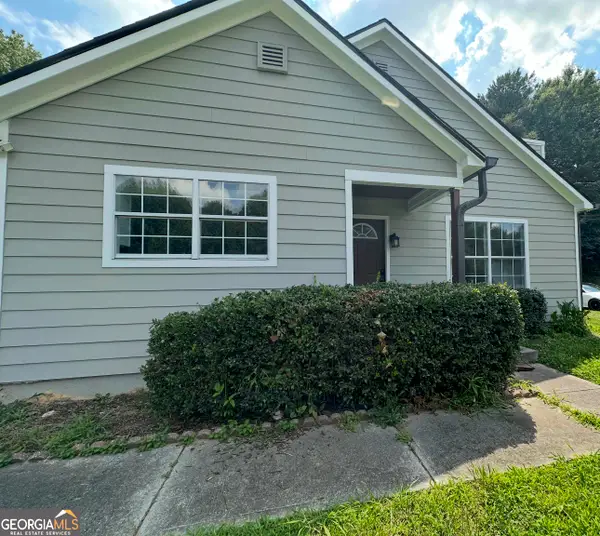 910 Winterside Lane, Atlanta, GA 30349