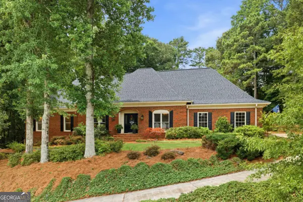 1040 Finnsbury Drive, Roswell, GA 30075