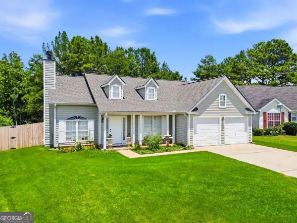 1016 Meadow Glen Circle, Fairburn, GA 30213