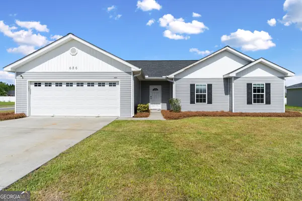 686 Lakeside Circle, Baxley, GA 31513