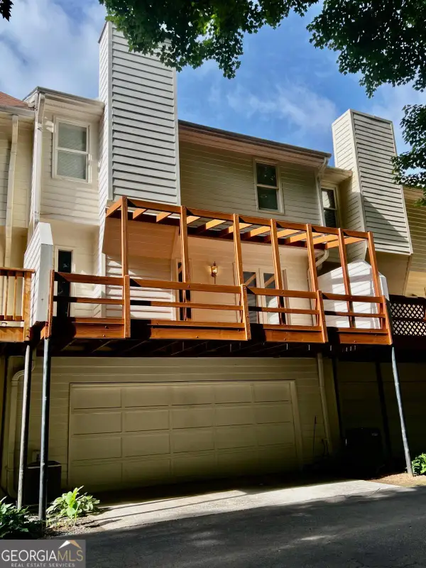 10 E Huntington Place Drive Drive, Sandy Springs, GA 30350