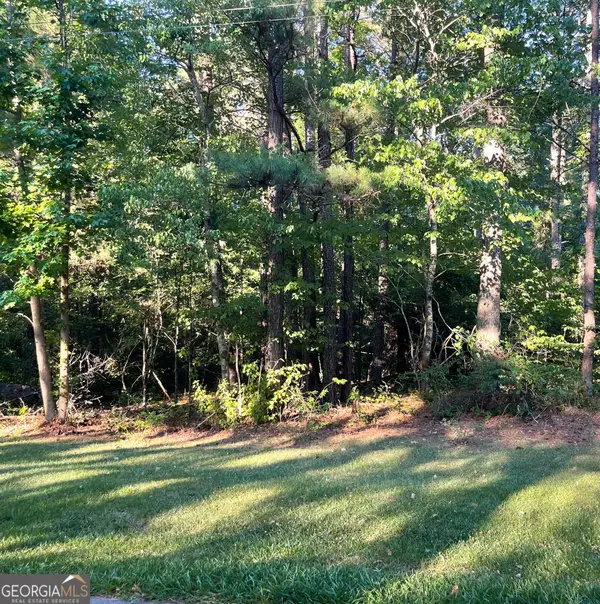 825 North Lake Circle, Oxford, GA 30054