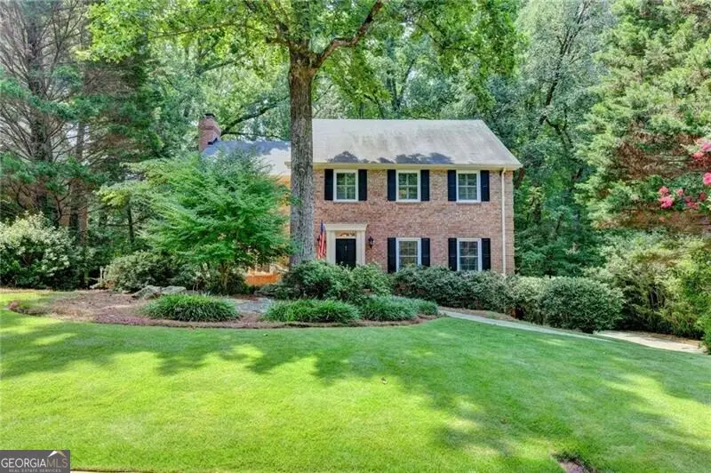 585 Cambridge Way, Sandy Springs, GA 30328 - #2