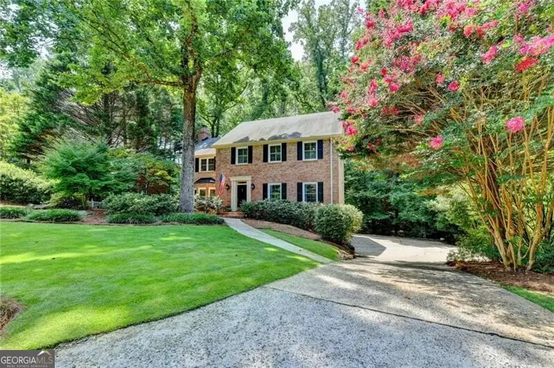585 Cambridge Way, Sandy Springs, GA 30328 - #3