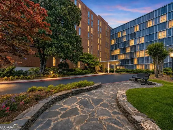 3060 Pharr Court North Nw #302, Atlanta, GA 30305