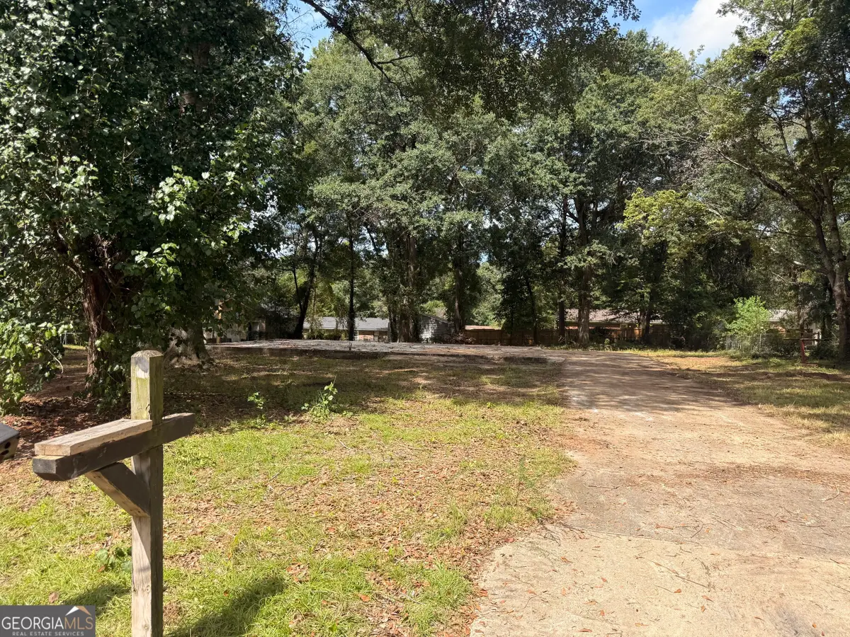 414 N Lake Drive, Perry, GA 31069 - #1