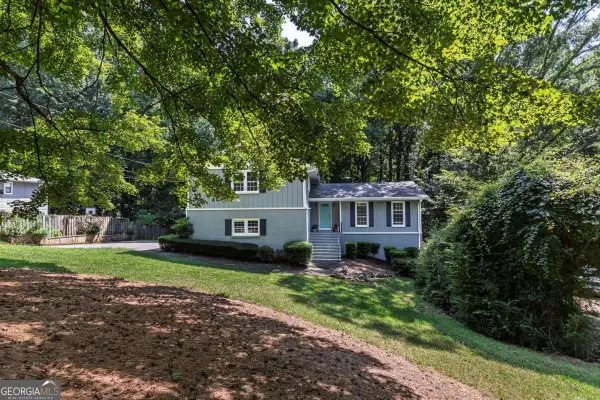 5824 Golden West Trail Sw, Lilburn, GA 30047