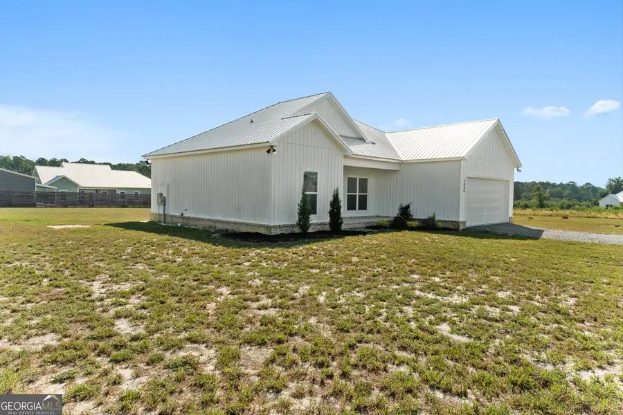 1434 Paris Avenue, Swainsboro, GA 30401 - #3