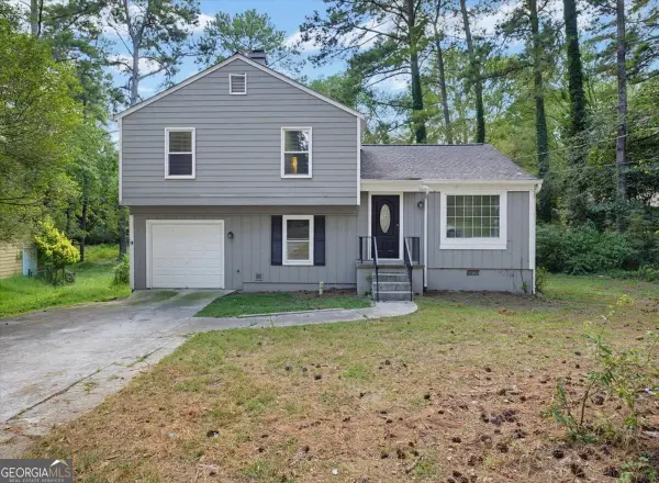 429 Sherwood Circle, Stone Mountain, GA 30087