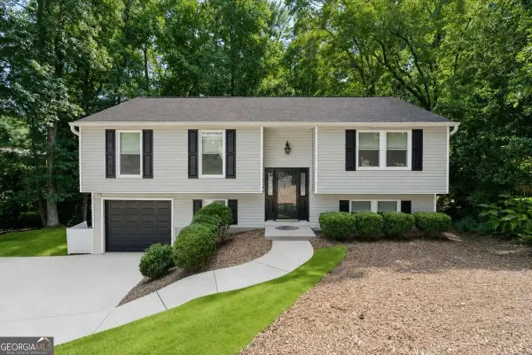 9682 N Pond Circle, Roswell, GA 30076