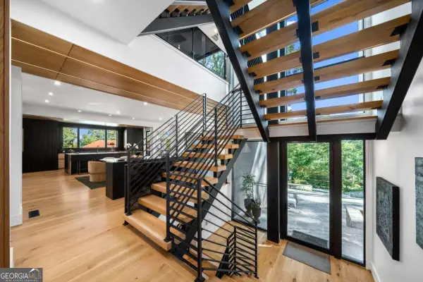 1033 Reeder Circle Ne, Atlanta, GA 30306