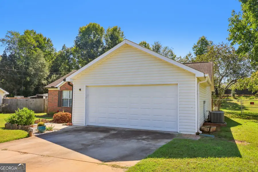 22 Canterbury Drive, Grantville, GA 30220 - #3