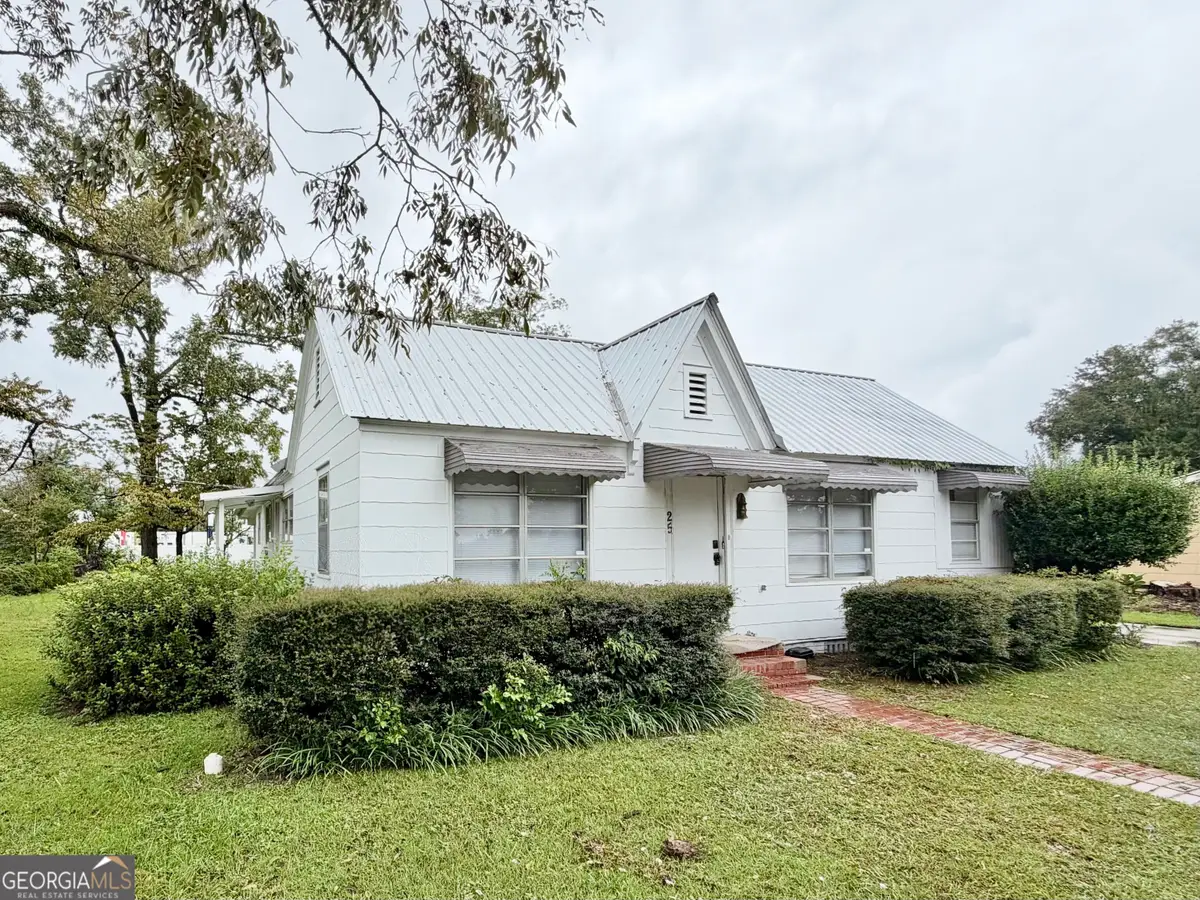 25 E First Ave, Hazlehurst, GA 31539 - #1