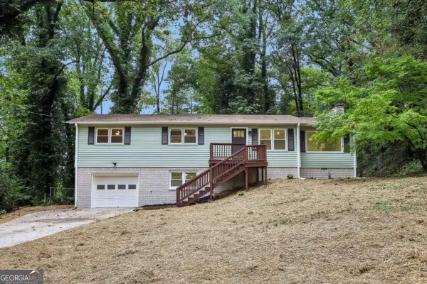 250 King Arthur Drive, Woodstock, GA 30189