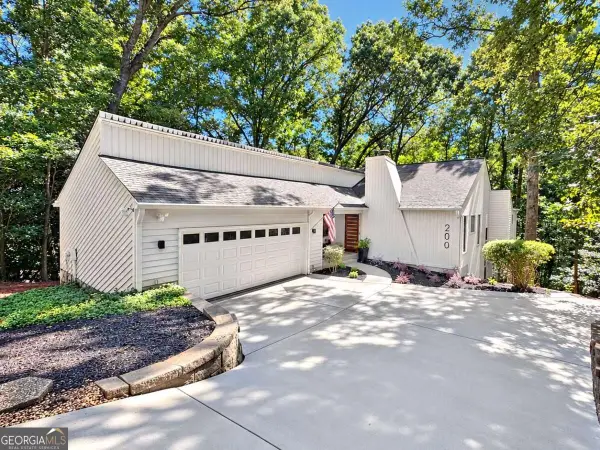200 Pitch Lake Lane, Roswell, GA 30076