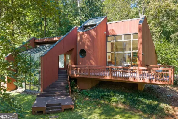 253 Lakeshore Drive, Berkeley Lake, GA 30096