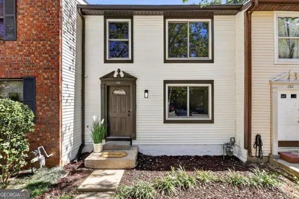 284 Roswell Commons Circle, Roswell, GA 30076