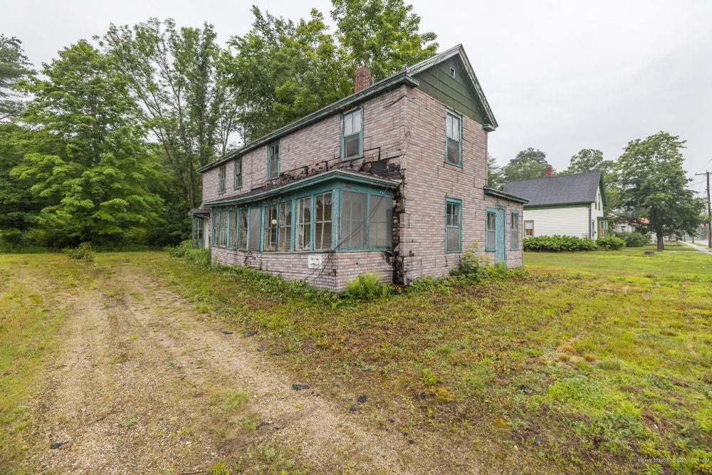 91 Lewiston Street, Mechanic Falls, ME 04256 BHGRE