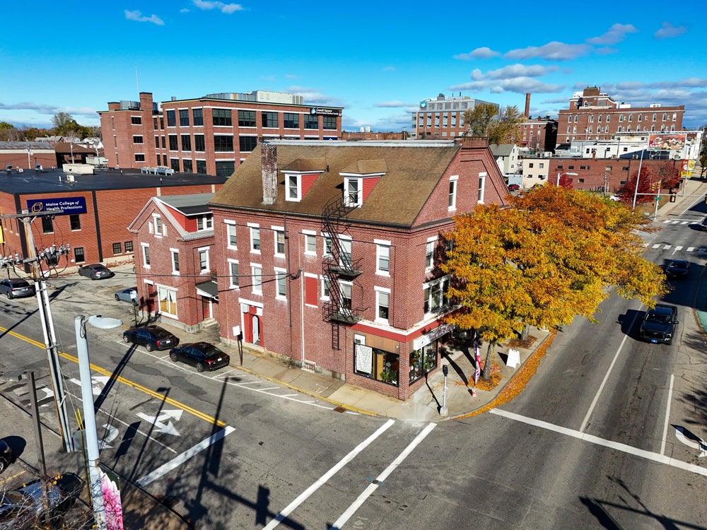 240 Main Street, Lewiston, ME 04240 BHGRE