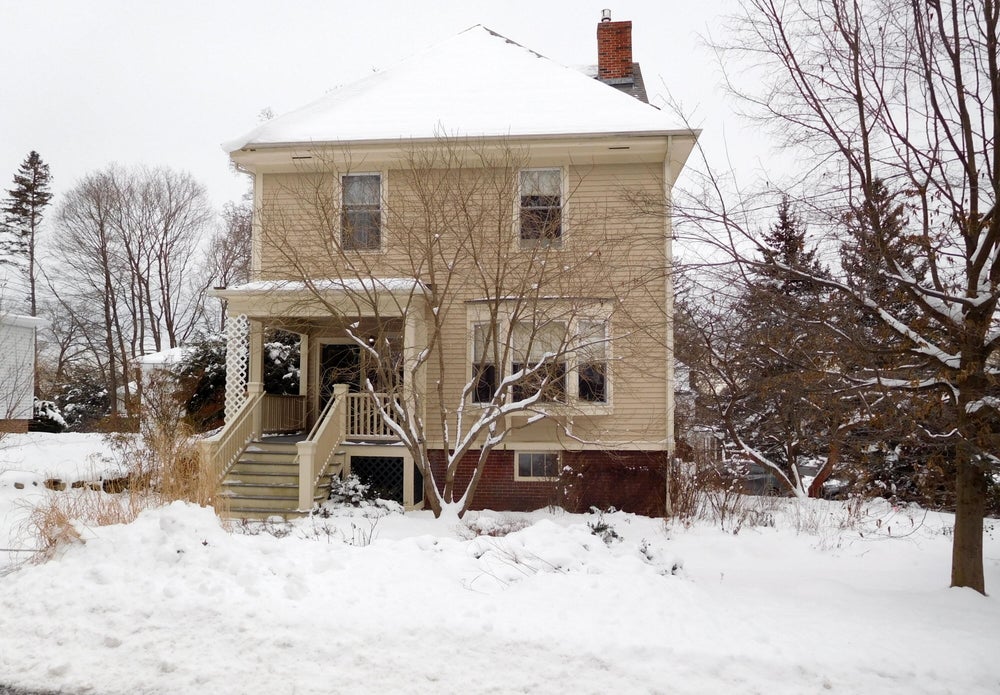 26 Mountain Avenue, Lewiston, ME 04240 BHGRE