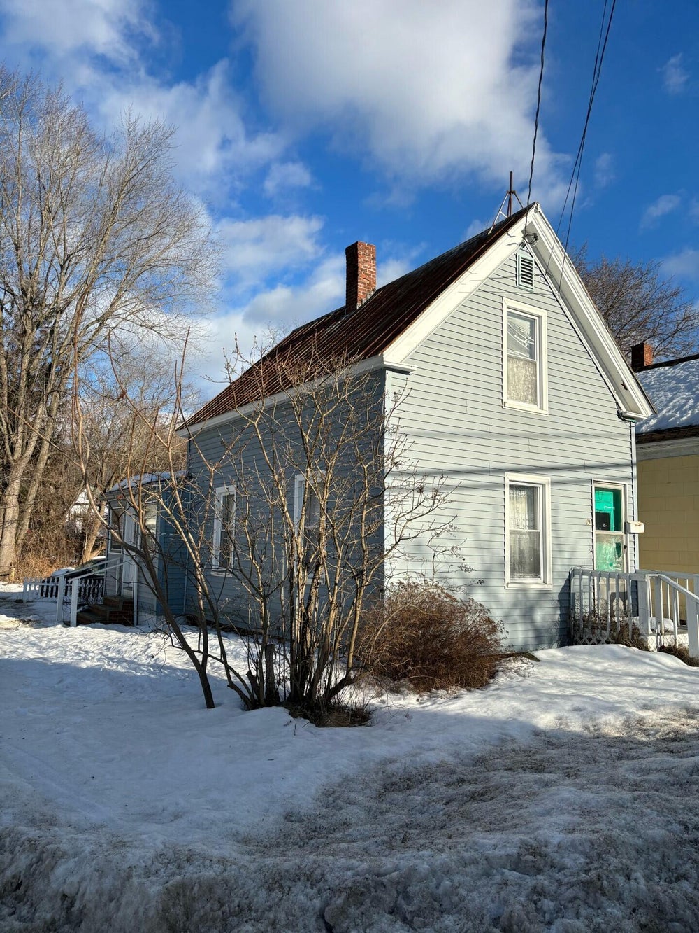 19 Knapp Street, Livermore Falls, ME 04254 BHGRE