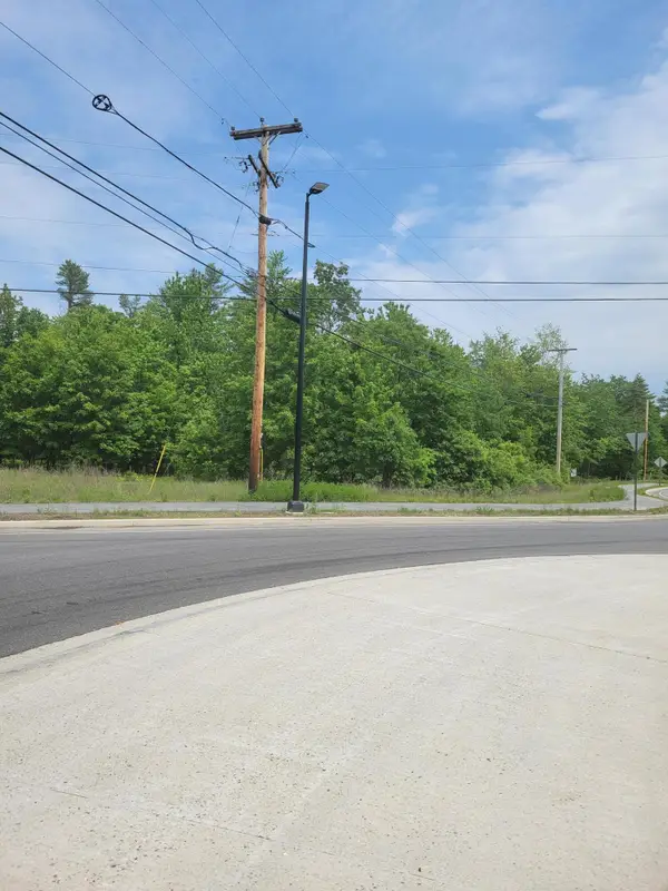 15 Manchester Road, Standish, ME 04085