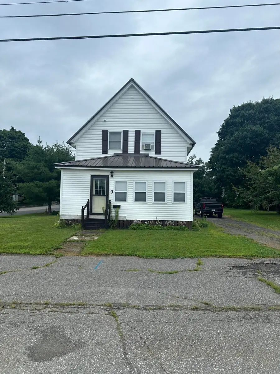 9 Maple Street, East Millinocket, ME 04430 - #3