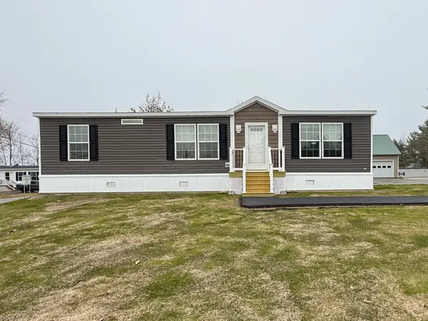 30 Main Road, Holden, ME 04429