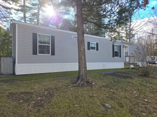21 Robin Hood Circle, Bucksport, ME 04416
