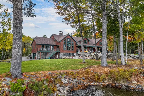 11 Salmon Road, Dover-Foxcroft, ME 04426