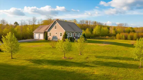 3 Gayton Lane, Winthrop, ME 04364