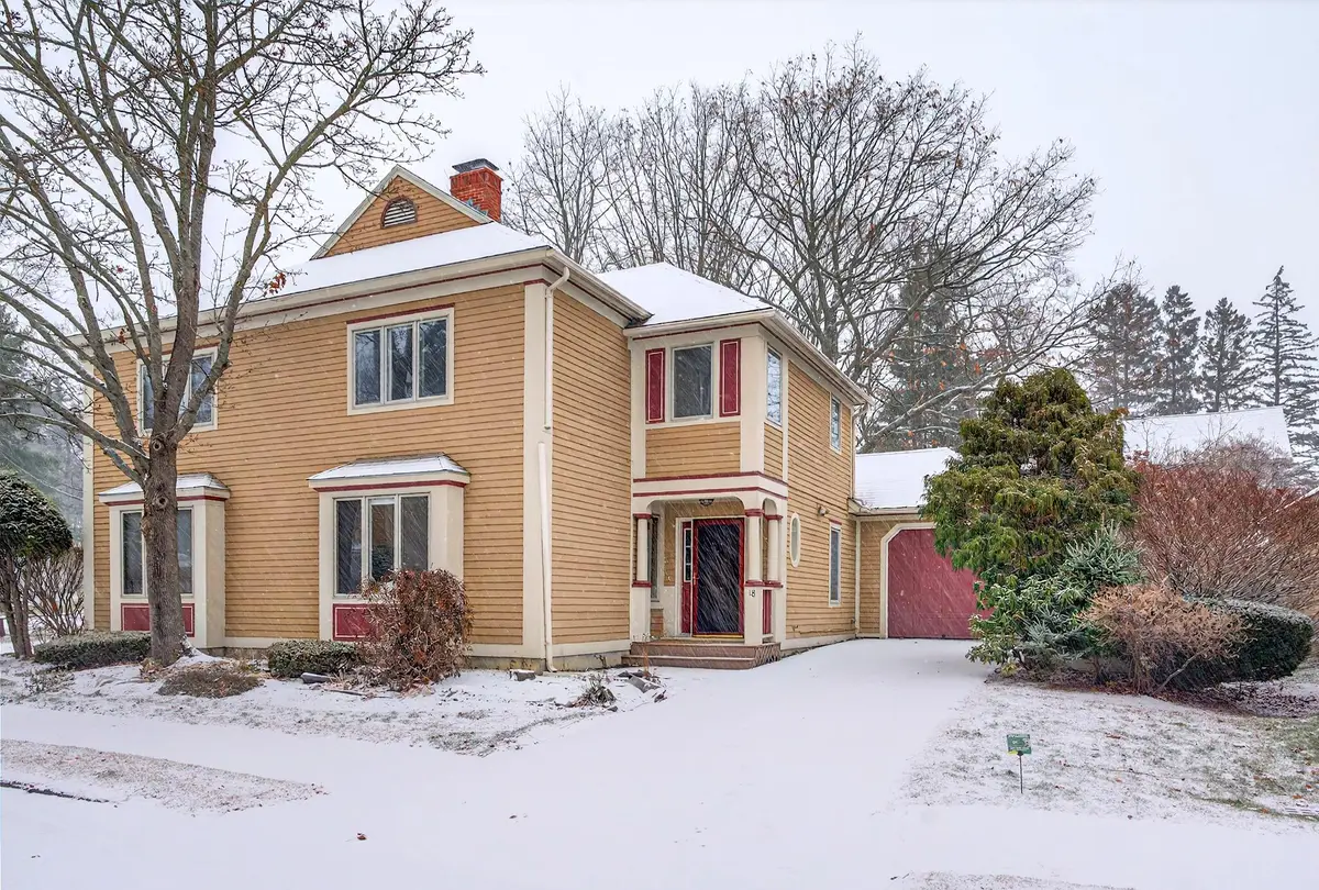 18 Stoneledge Drive #18, Portland, ME 04102 - Image #1