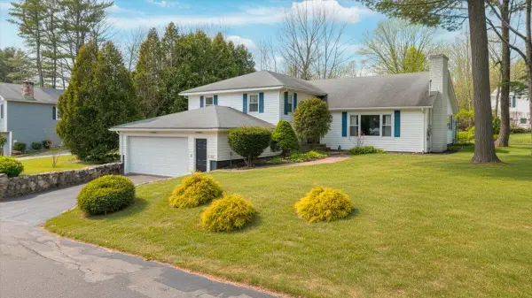 20 Woodside Drive, Lewiston, ME 04240