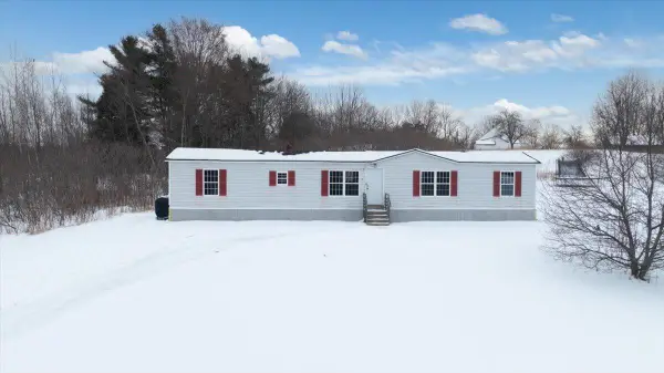 5 Santa Lane, Litchfield, ME 04350
