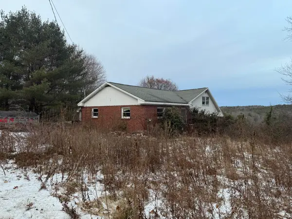 35 Hillside Avenue, Falmouth, ME 04105