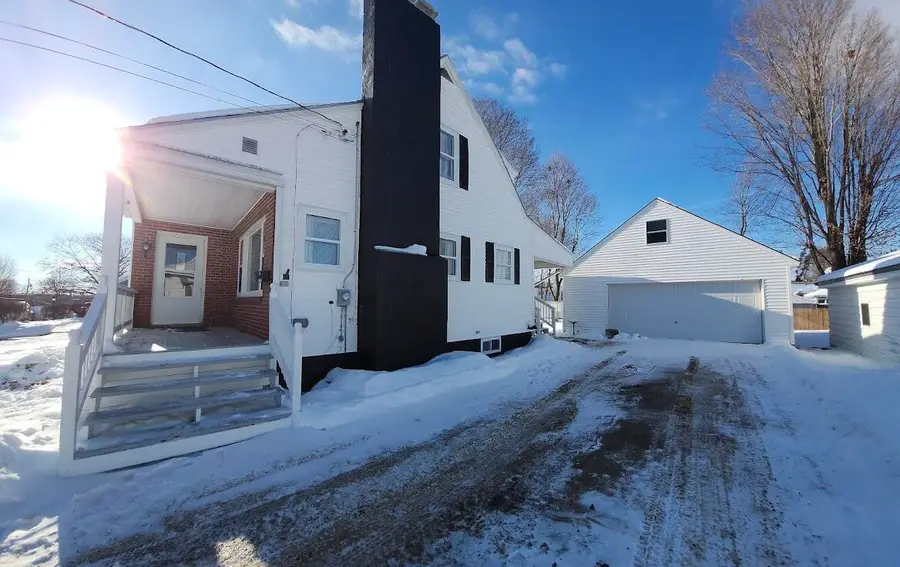 34 Maple Street, East Millinocket, ME 04430 - Image #2
