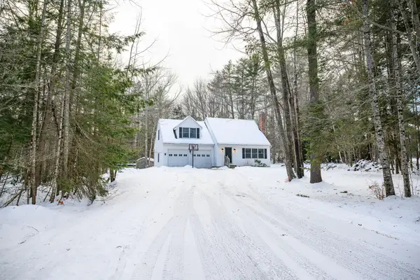 29 Jesse Road, Topsham, ME 04086