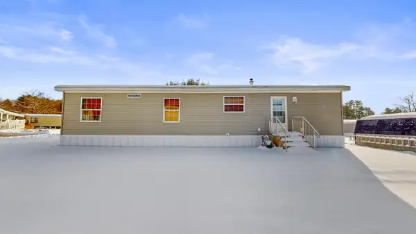 8 Sheldon Place, Lewiston, ME 04240