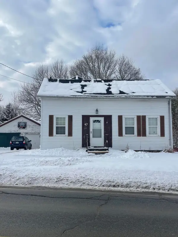 47 Enfield Road, Lincoln, ME 04457