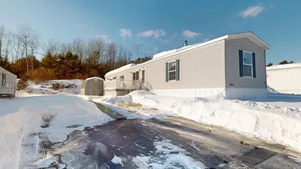 61 Oxbow Drive, Lewiston, ME 04240