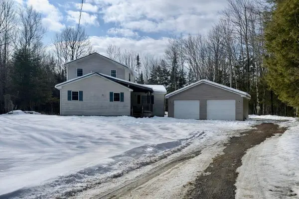 8 Martins Lane, Glenburn, ME 04401