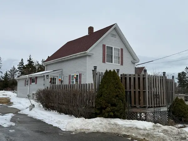 20 Tea Hill Road, Stonington, ME 04681