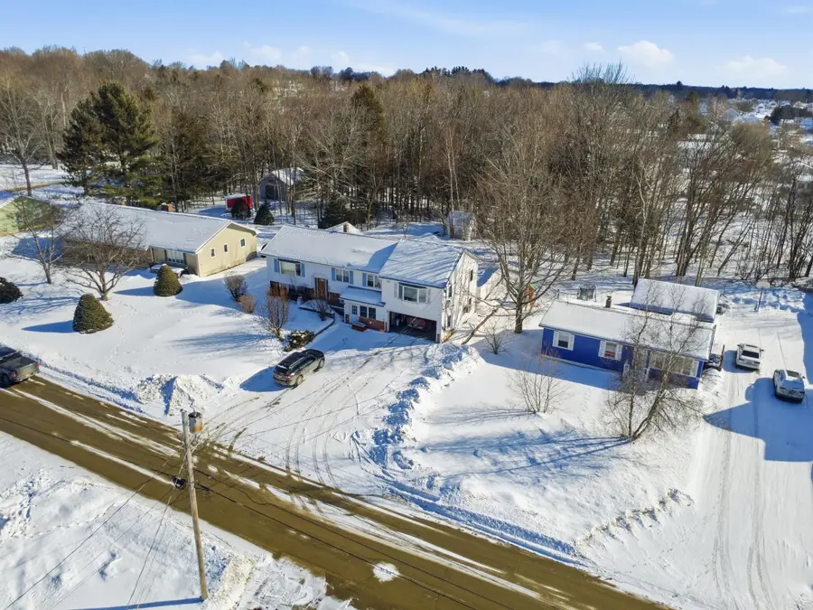 21 Independence Lane, East Millinocket, ME 04430 - #3