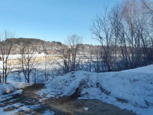 32 Federal Road, Livermore, ME 04253