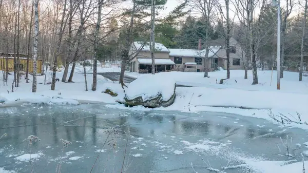 376 Main Street, Wayne, ME 04284