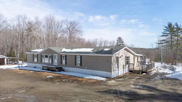 276 Violet Lane, Waldoboro, ME 04572