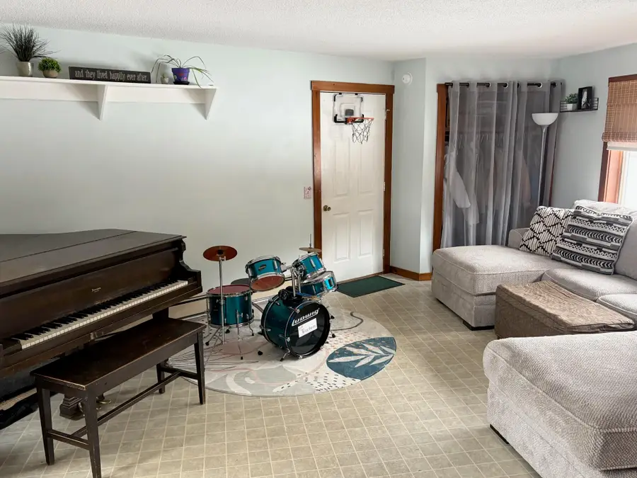 593 W Main Street, Waldoboro, ME 04572 - #3